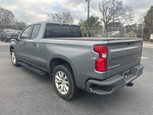 Used 2020 Chevrolet Silverado 1500 Custom w/ Custom Value Package image 3