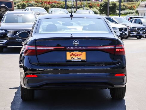 Certified 2025 Volkswagen Jetta S FWD image 8