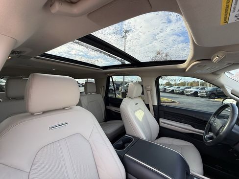 Used 2024 Ford Expedition Max Platinum image 33