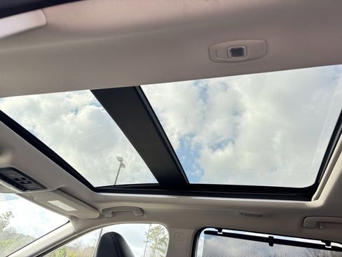 Used 2021 Nissan Rogue SL w/ Premium Package image 19