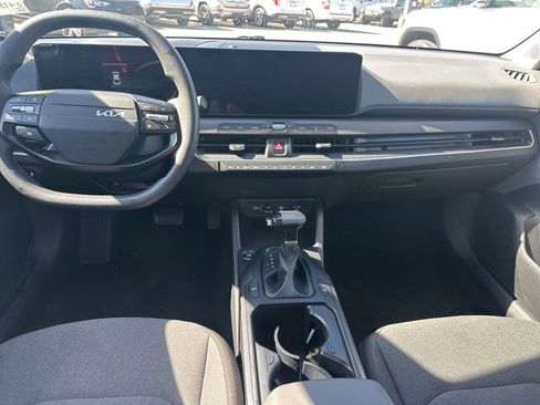 Used 2025 Kia K4 LXS image 10