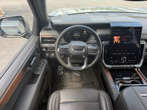 Used 2025 GMC Yukon XL Denali AWD/4WD image 16