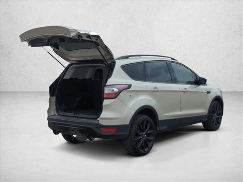 Used 2018 Ford Escape SE w/ SE Sport Appearance Package image 5