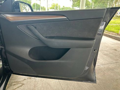 Used 2024 Tesla Model Y Long Range RWD image 25
