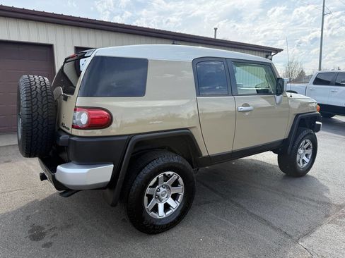 Used 2014 Toyota FJ Cruiser 4WD w/ Upgrade Package image 11
