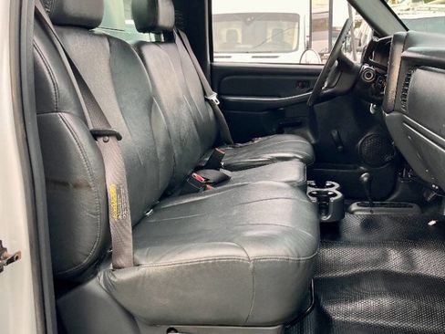 Used 2001 Chevrolet Silverado 3500 4x4 Regular Cab w/ Provisions For Wrecker Pkg image 18