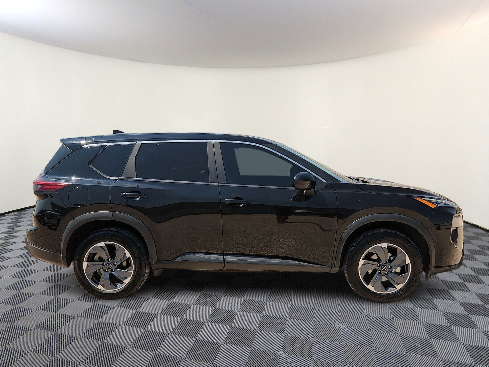 Used 2024 Nissan Rogue SV FWD image 5