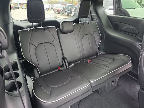New 2026 Chrysler Pacifica Limited AWD/4WD image 12