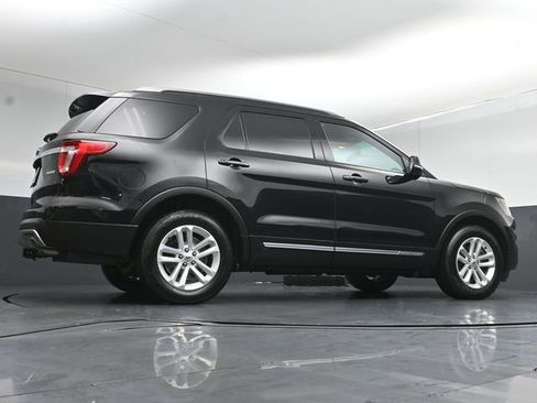 Used 2017 Ford Explorer XLT image 42
