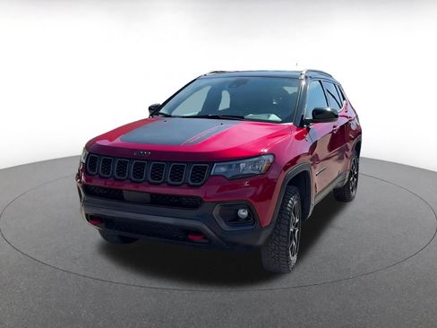 Used 2025 Jeep Compass Trailhawk image 7