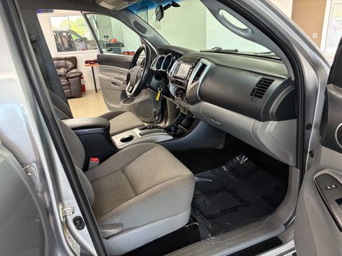 Used 2015 Toyota Tacoma 4x4 Double Cab image 18