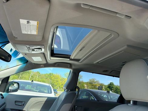 Used 2013 Toyota Sienna Limited w/ Premium Pkg AWD/4WD image 18