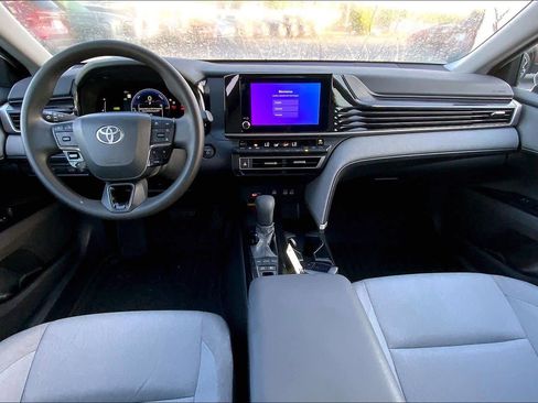 Used 2025 Toyota Camry LE image 15