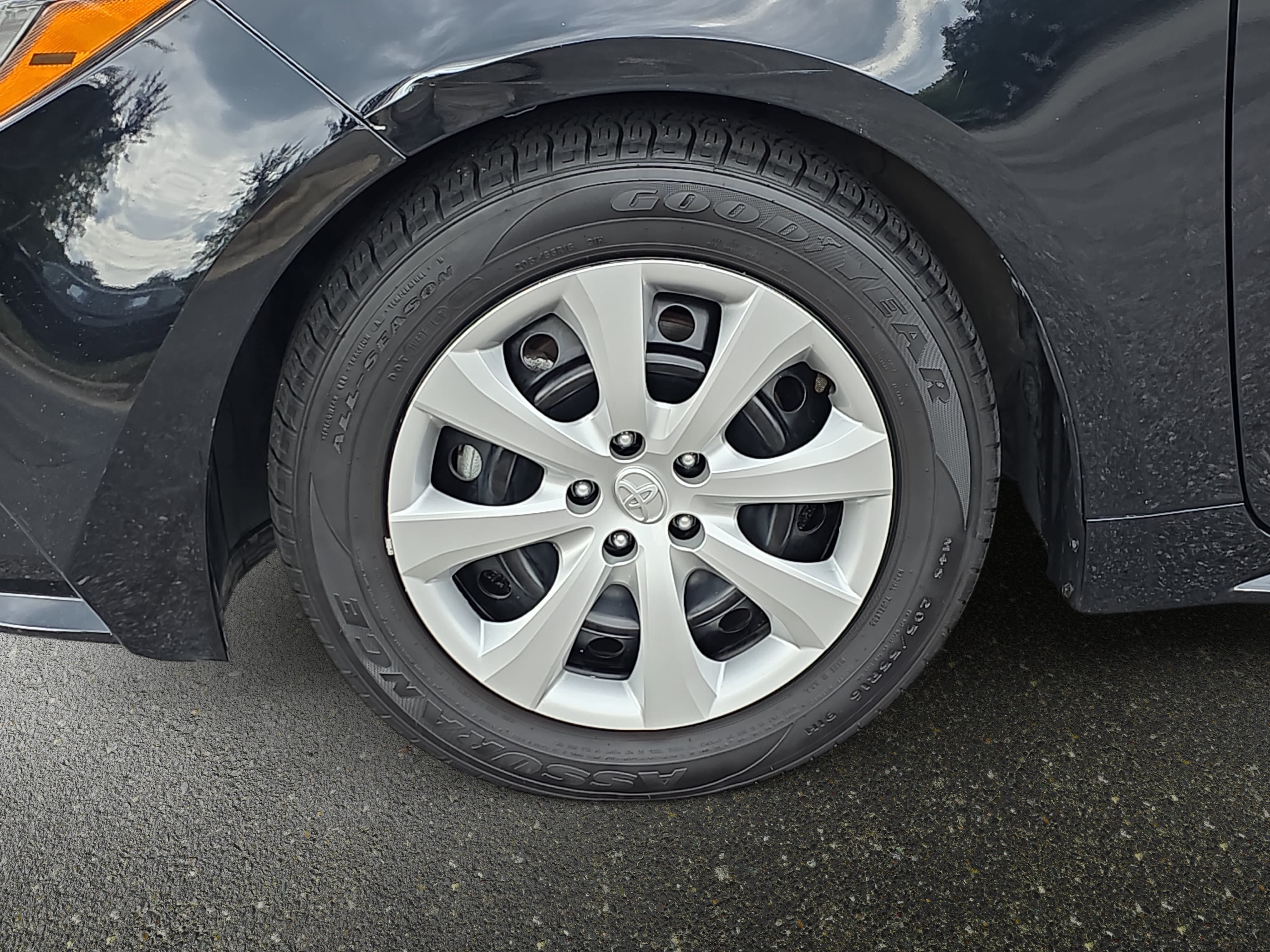 Used 2024 Toyota Corolla LE FWD image 29