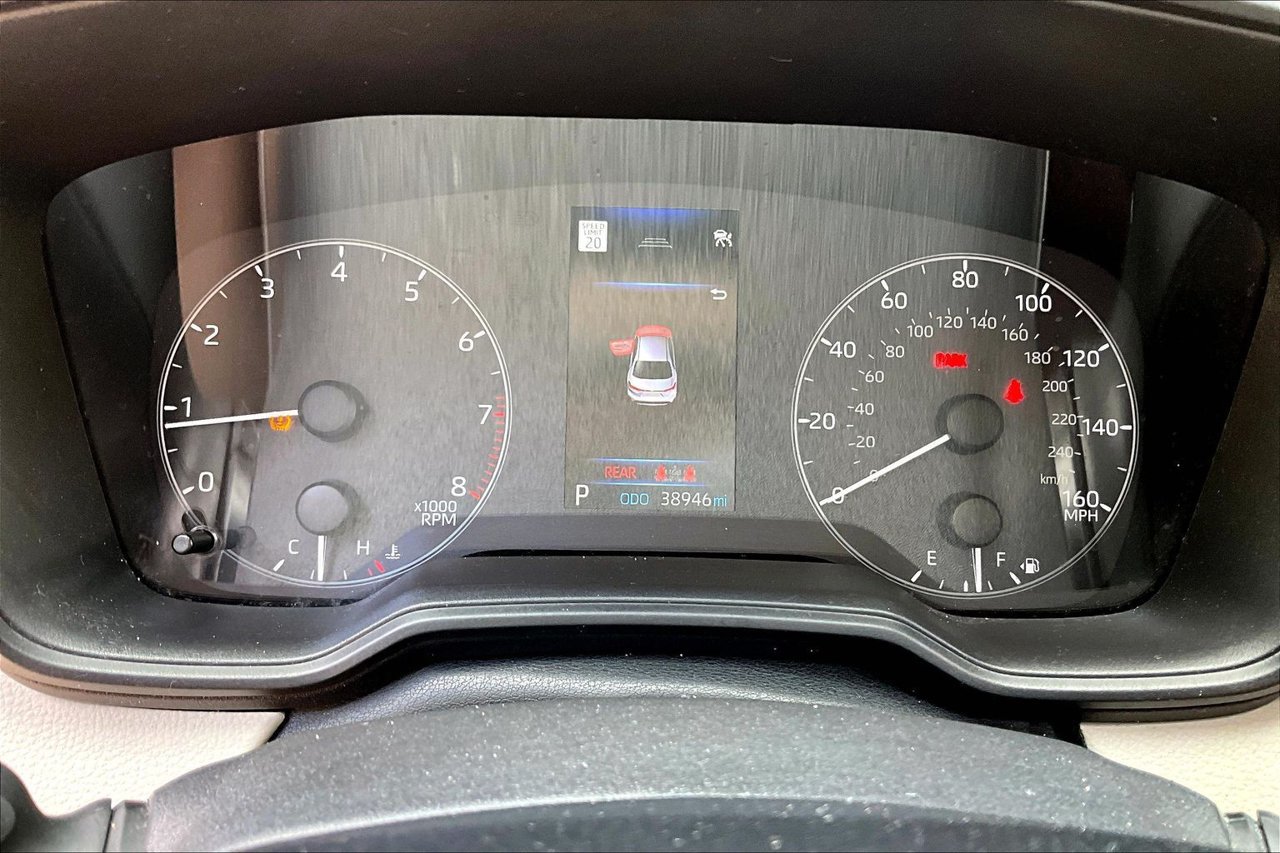 Used 2025 Toyota Corolla LE FWD image 12