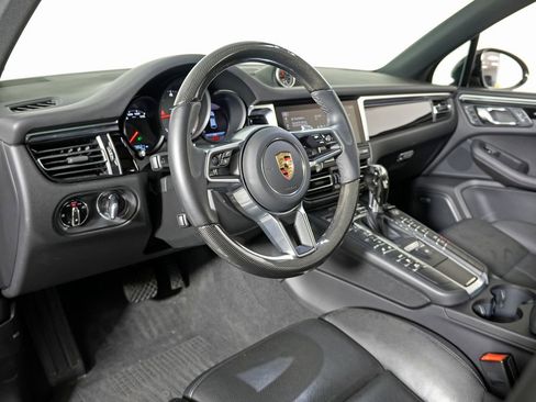 Certified 2021 Porsche Macan S AWD/4WD image 4