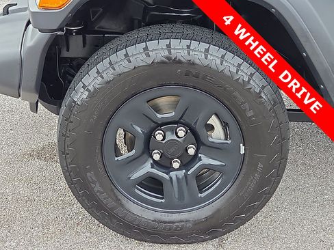 Used 2025 Jeep Wrangler Sport AWD/4WD image 7