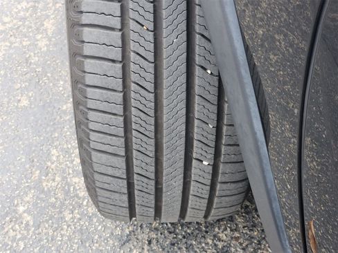 Used 2019 Jeep Cherokee Latitude w/ Popular Appearance Group image 10