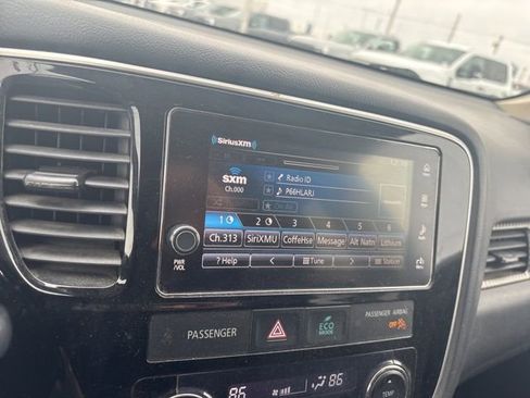 Used 2018 Mitsubishi Outlander AWD image 7