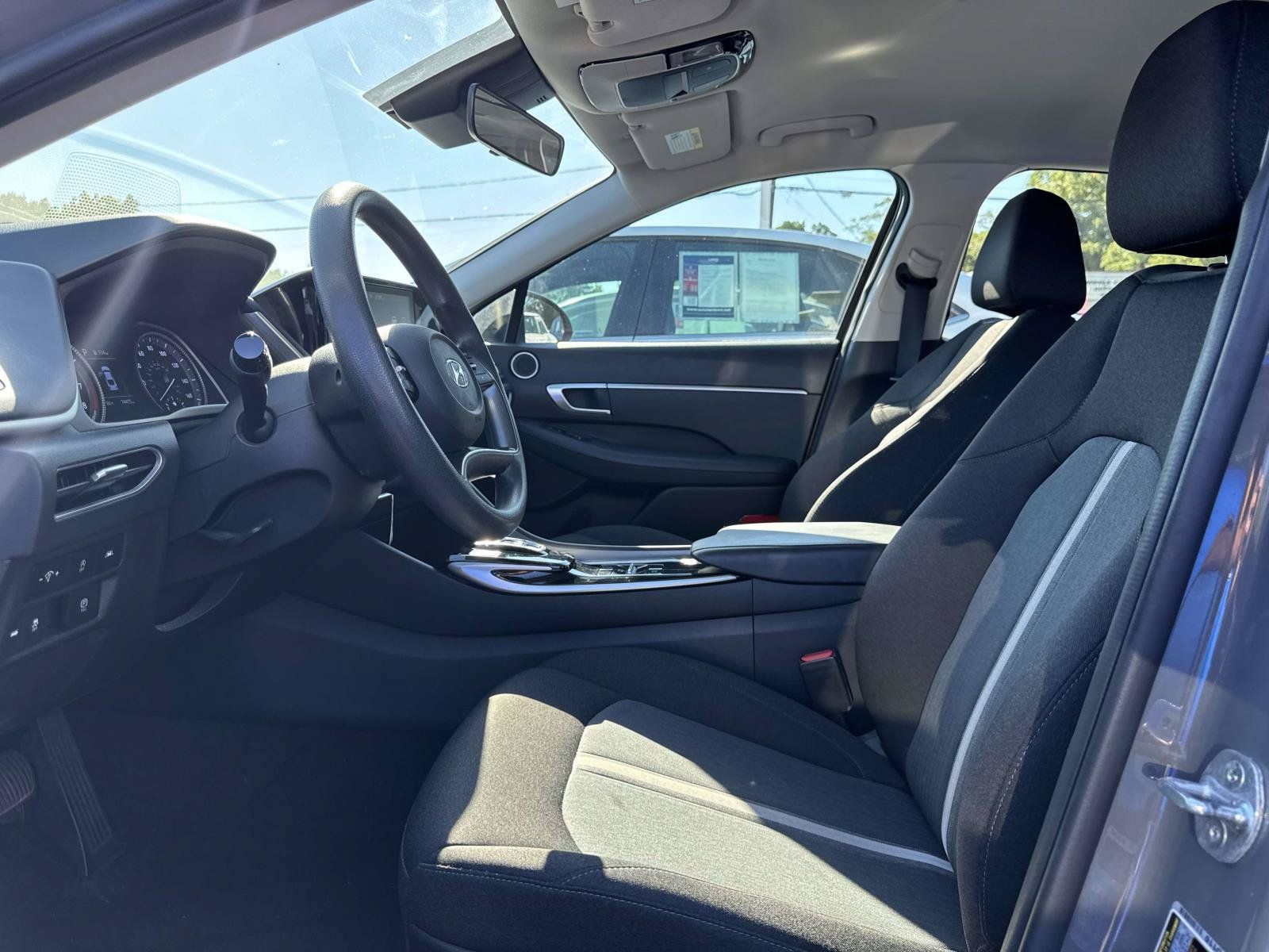 Used 2021 Hyundai Sonata SE w/ Winter Weather Package FWD image 11