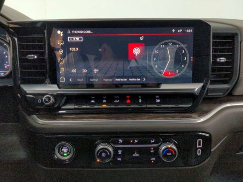 Used 2023 GMC Sierra 1500 SLE w/ Enhanced Capability Package AWD/4WD image 19