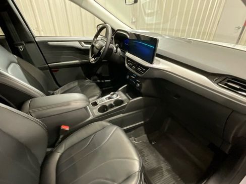 Used 2025 Ford Escape Platinum w/ Premium Technology Package image 14