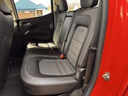 Used 2015 GMC Canyon SLE w/ All-Terrain Package image 11