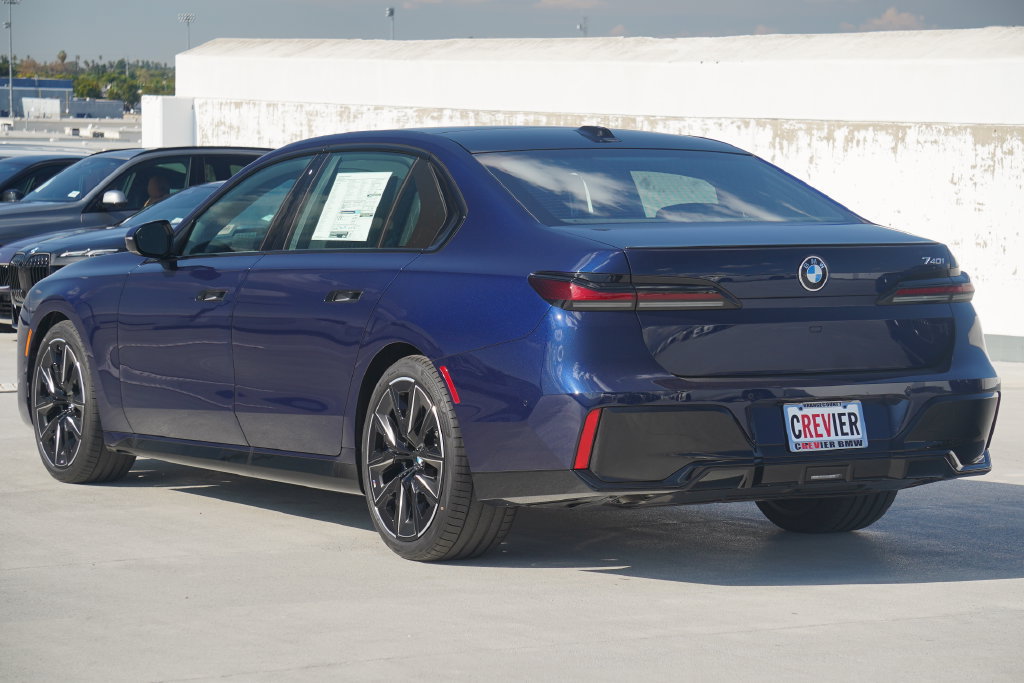 Used 2026 BMW 740i w/ Premium Package RWD image 7