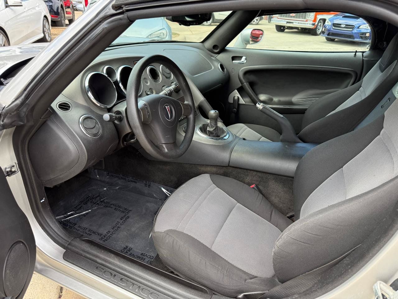 Used 2008 Pontiac Solstice Convertible RWD image 8
