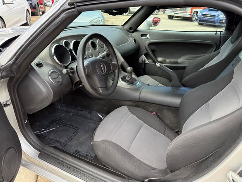 Used 2008 Pontiac Solstice Convertible image 8