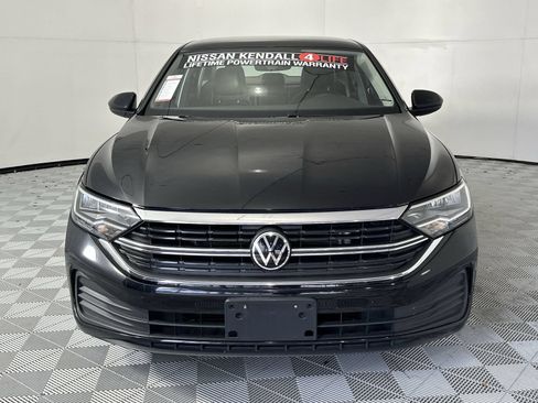 Used 2024 Volkswagen Jetta SE FWD image 3