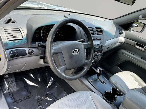 Used 2009 Kia Borrego LX w/ Convenience Pkg AWD/4WD image 16