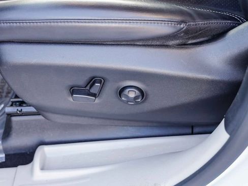 Used 2023 Chrysler Pacifica Touring-L FWD image 26