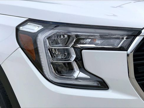 Used 2023 GMC Terrain SLE image 28