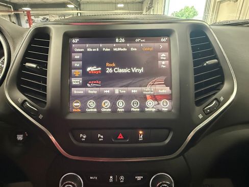 Used 2023 Jeep Cherokee Altitude Lux AWD/4WD image 28