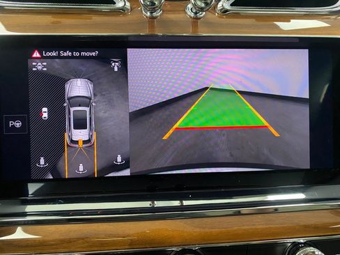 Used 2024 Bentley Bentayga image 32