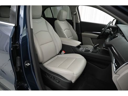 Used 2021 Cadillac XT4 Luxury w/ Cold Weather Package image 17