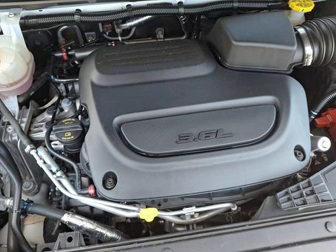 Used 2025 Chrysler Pacifica Limited FWD image 28
