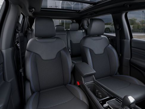 New 2026 Jeep Compass Latitude w/ Sun and Sound Group AWD/4WD image 17