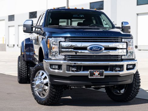 Used 2017 Ford F350 Lariat w/ Chrome Package image 2