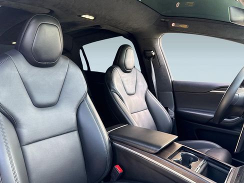 Used 2024 Tesla Model X image 30