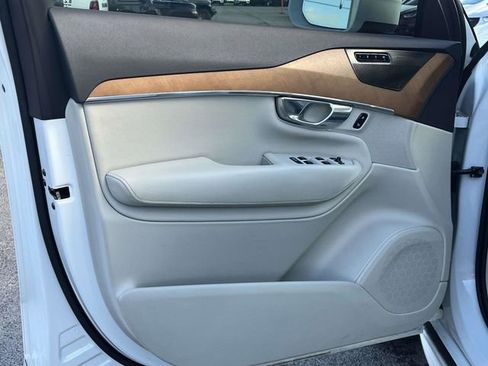 Used 2021 Volvo XC90 T6 Momentum image 15