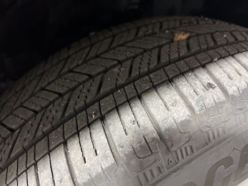 Used 2023 Nissan Rogue S image 35