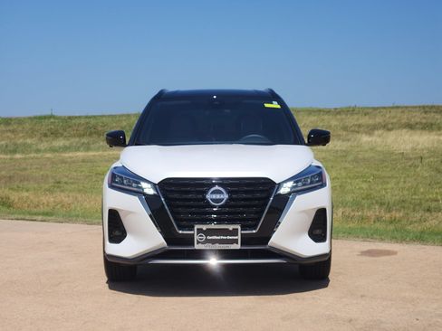 Used 2024 Nissan Kicks SR w/ SR Premium Package FWD image 6