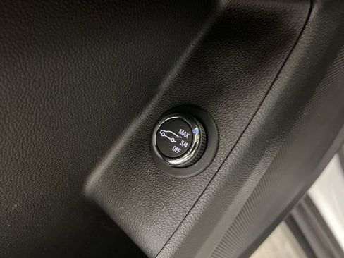 Used 2023 Chevrolet Traverse LT image 13