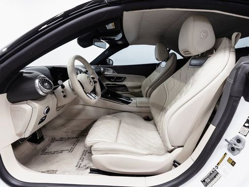 Used 2022 Mercedes-Benz SL 55 AMG 4MATIC w/ Driver Assistance Package image 9