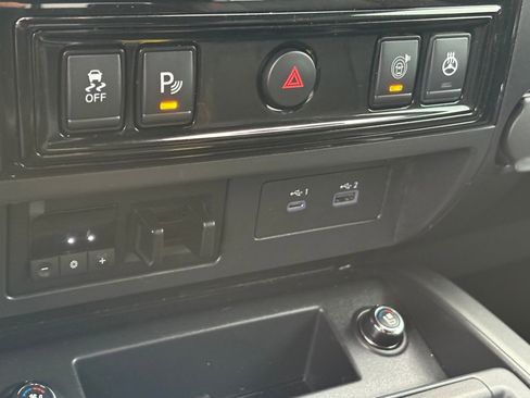 Used 2021 Nissan Titan PRO-4X w/ Pro-4x Convenience Package image 26