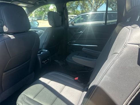 Used 2025 Chevrolet Traverse LT FWD image 27
