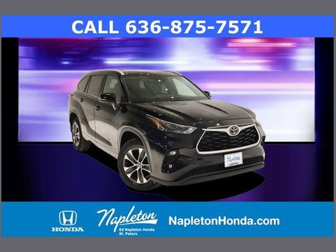 Used 2023 Toyota Highlander XLE image 1