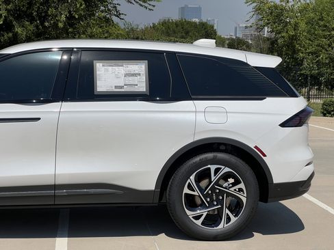 New 2025 Lincoln Nautilus Premier w/ Equipment Group 102A image 6